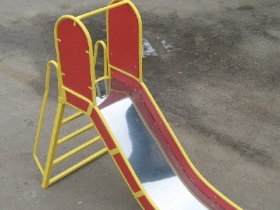 Детские горки для улицы на прочном металлическом каркасе